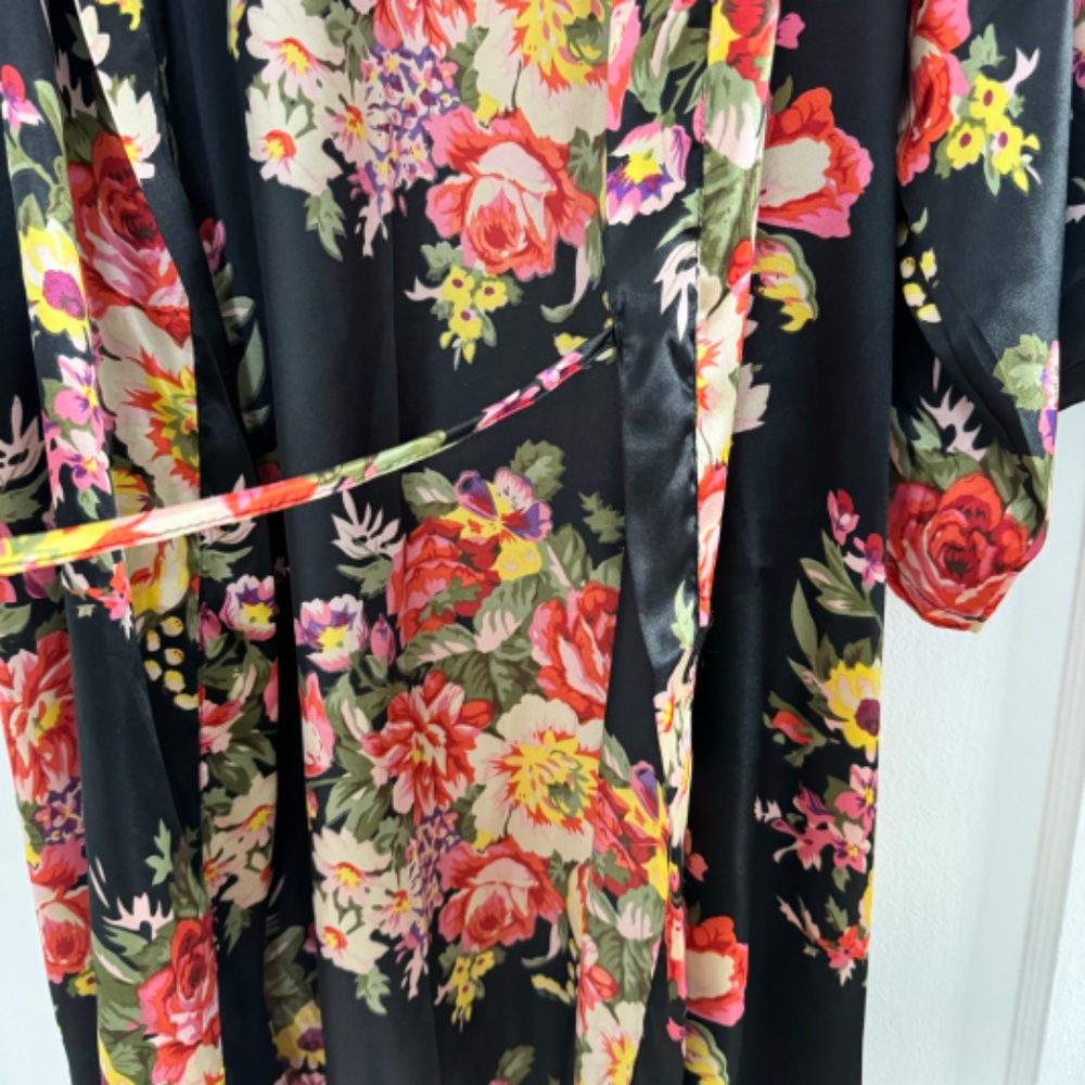 Floral Lightweight Robe OS - Picture 4 of 5